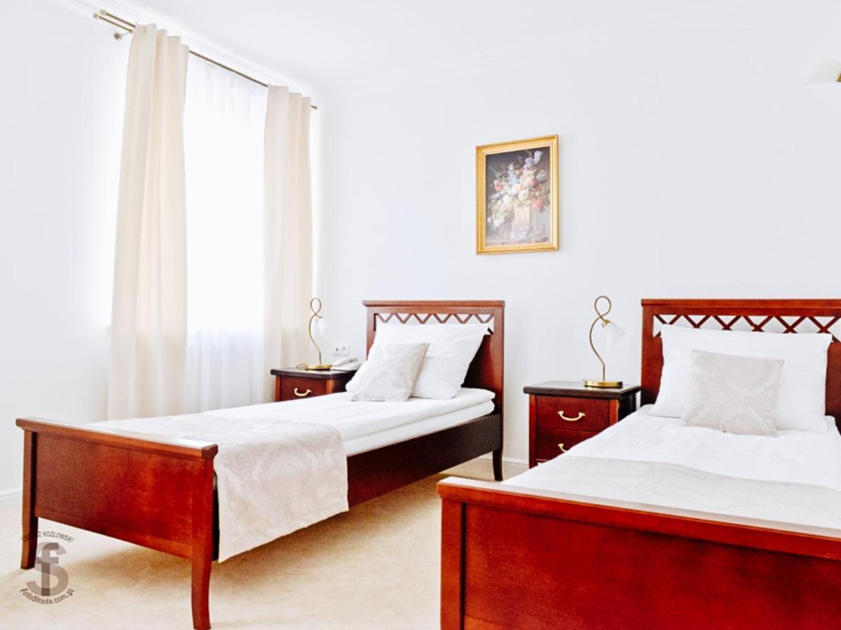 Hotel Koloseum Turek Buitenkant foto