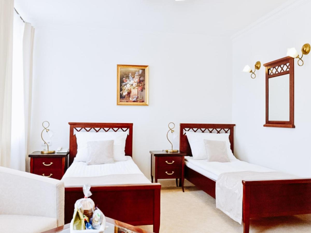 Hotel Koloseum Turek Buitenkant foto