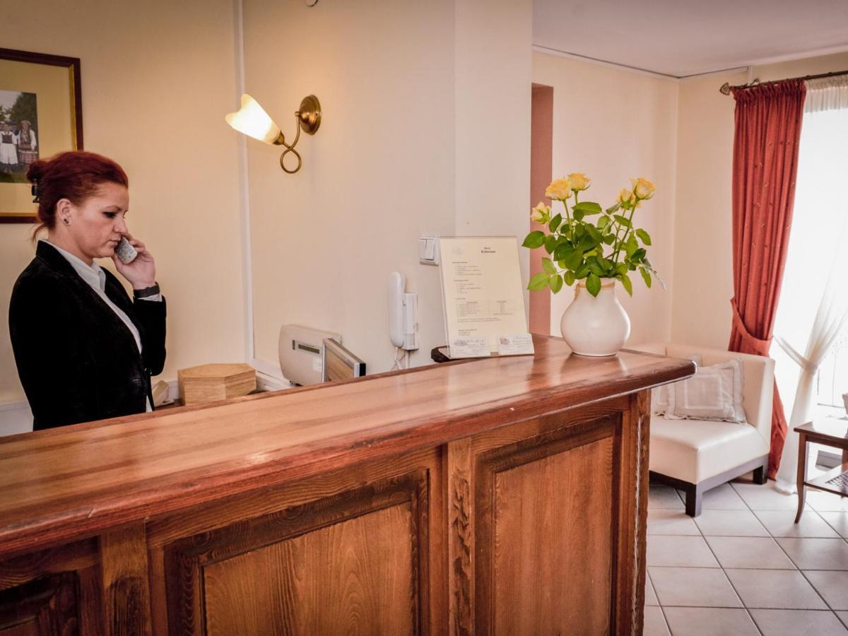 Hotel Koloseum Turek Buitenkant foto