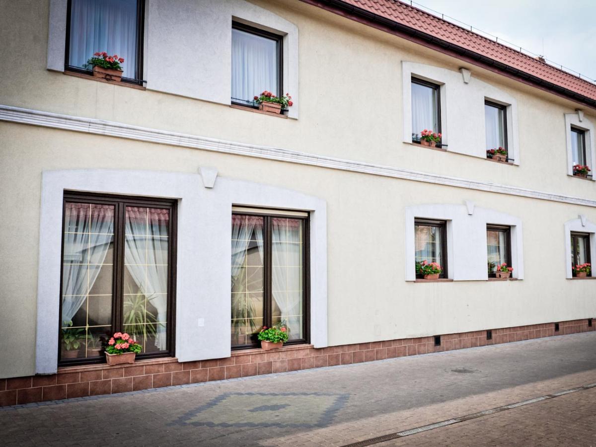 Hotel Koloseum Turek Buitenkant foto