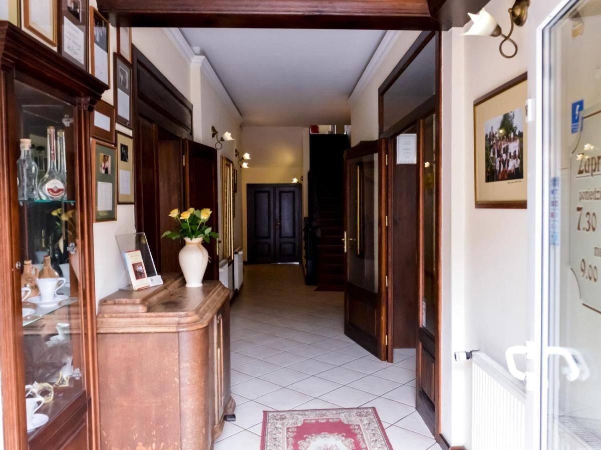 Hotel Koloseum Turek Buitenkant foto